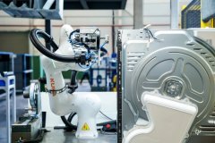 <b>美的“喊话”互联网敌手</b>