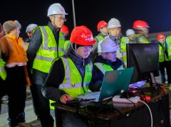 潍宿高铁首个跨高速铁路转体梁成功转体